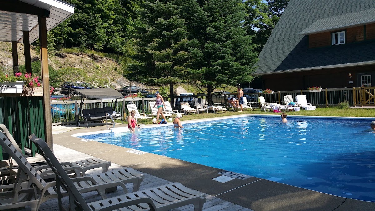 Privilege Mont-Tremblant– Voliere