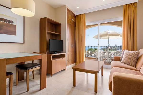 Ramada Hotel&suites Marina del Sol