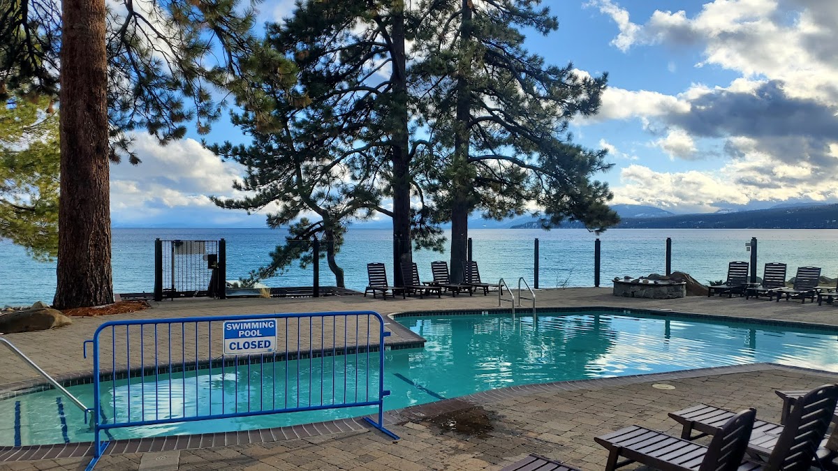 Red Wolf Lakeside Lodge