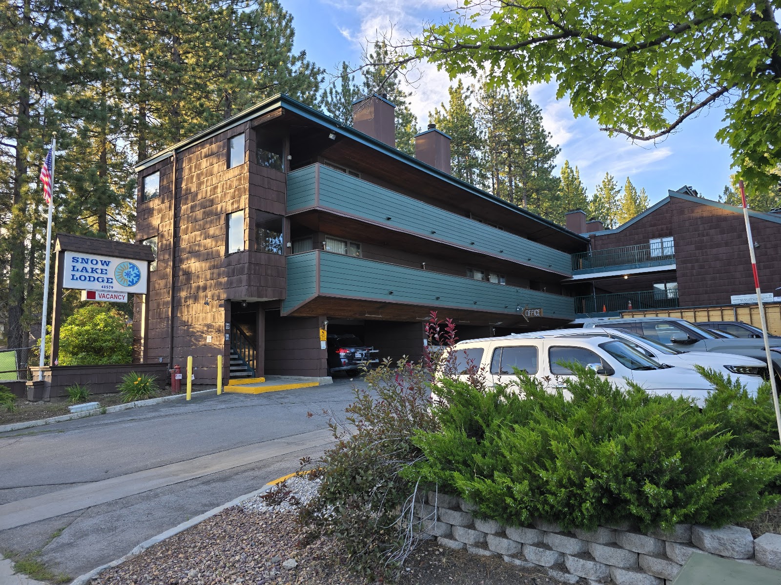 Snow Lake Lodge