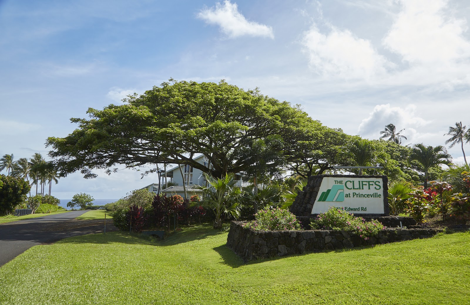 The Cliffs Club