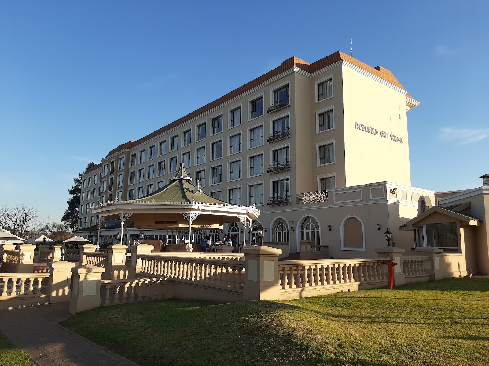 The Riverside Hotel & Spa