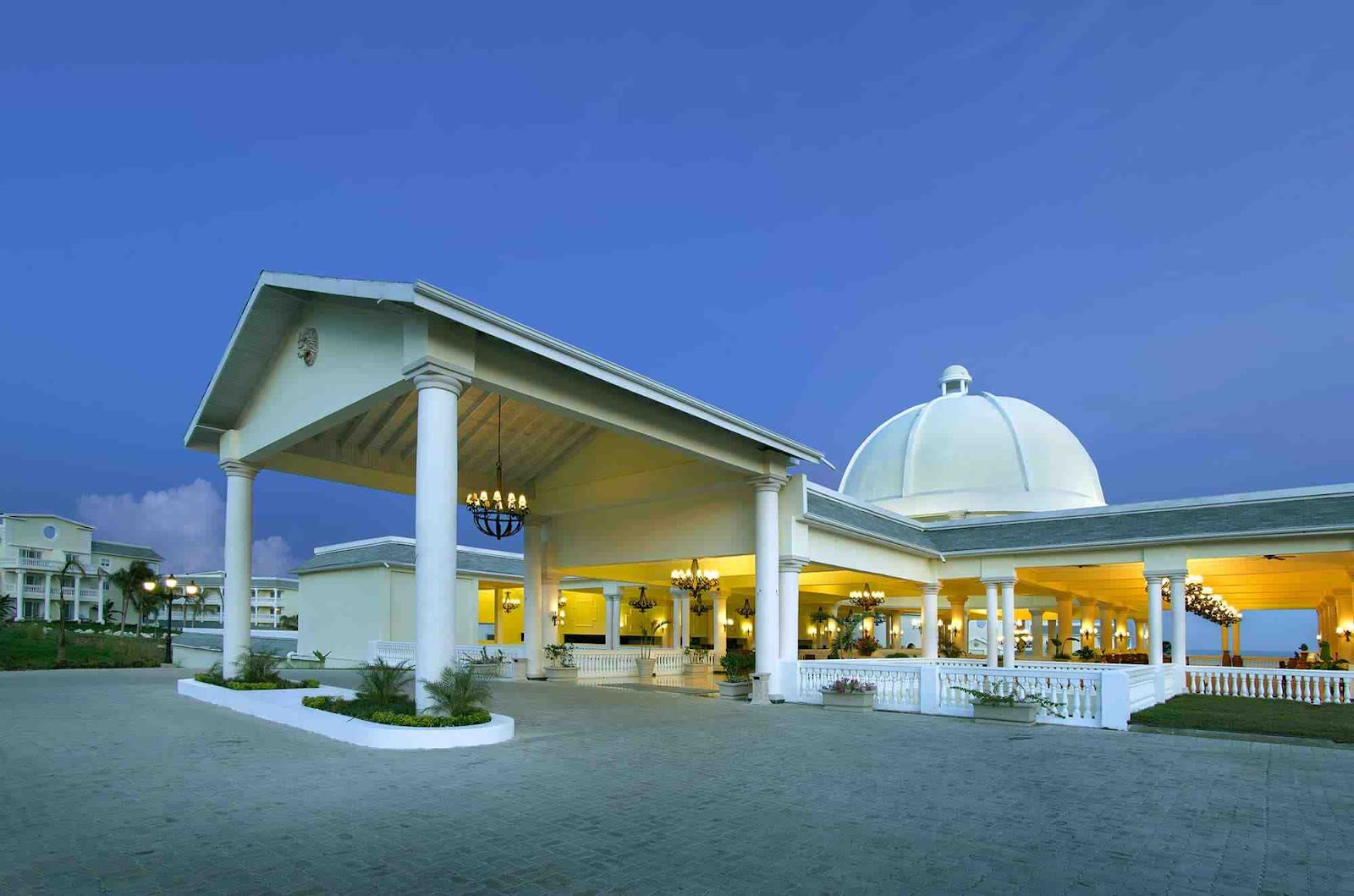 The Signature Level at Grand Palladium Lady Hamilton Resort & Spa