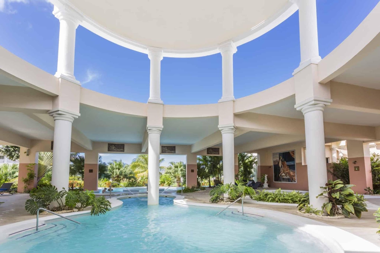 The Signature Level at Grand Palladium Lady Hamilton Resort & Spa
