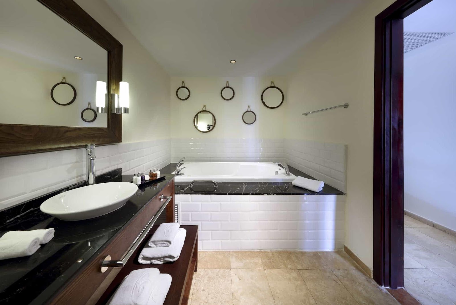 The Signature Level at Grand Palladium Lady Hamilton Resort & Spa