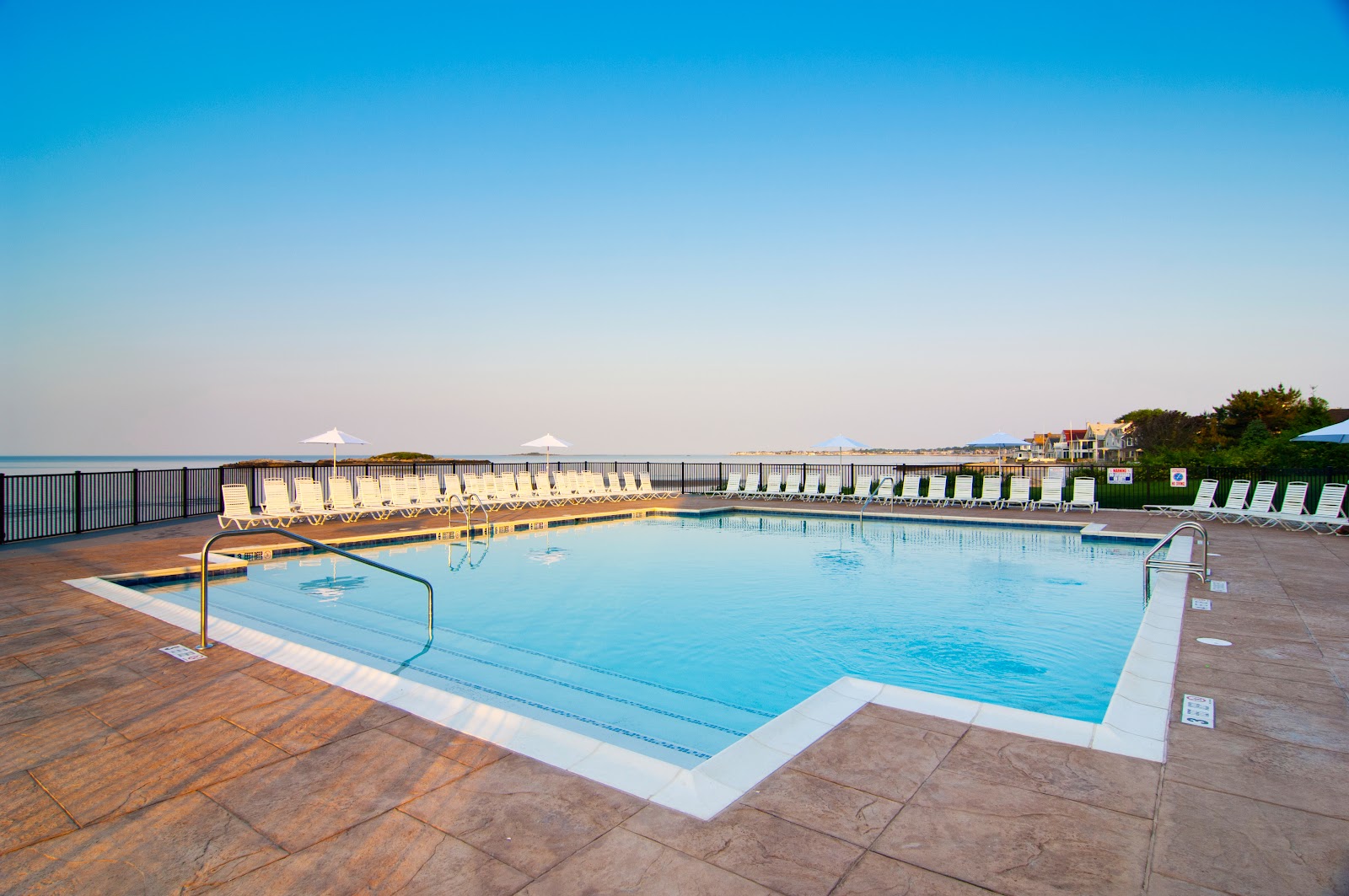 Water'S Edge Resort and Spa