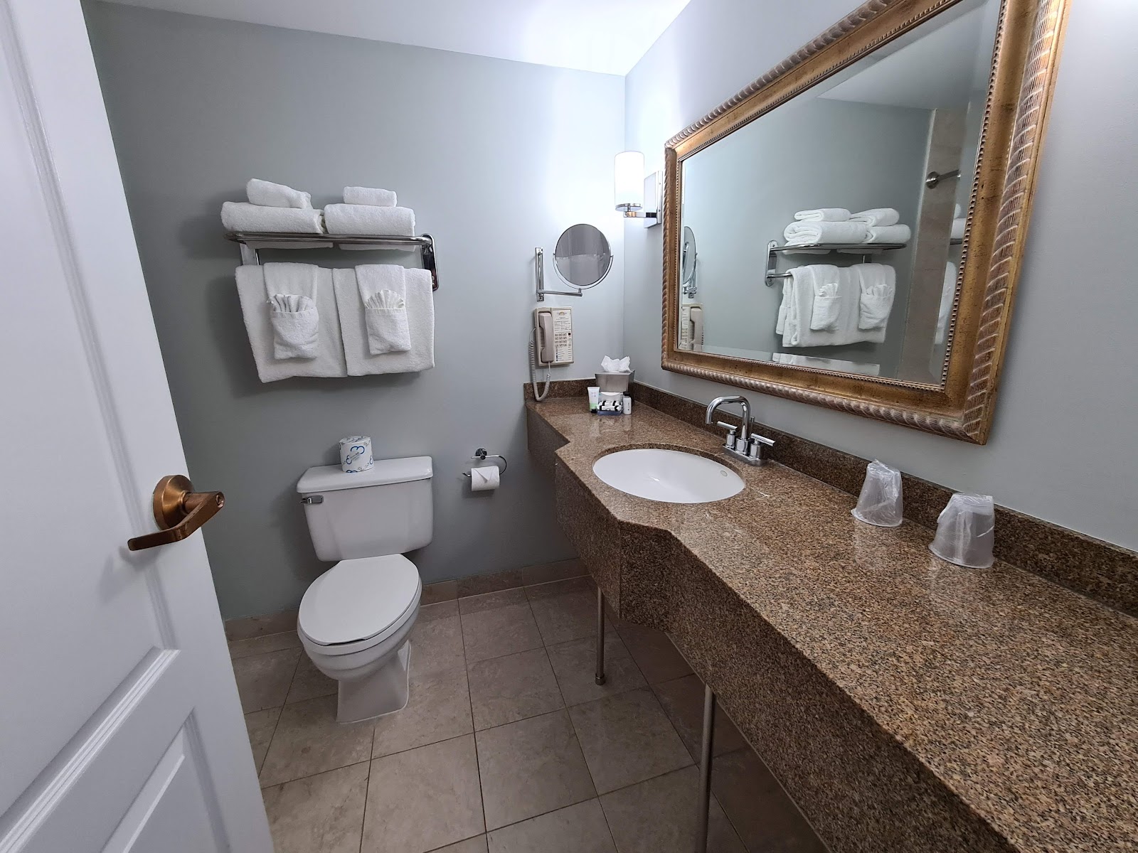Water'S Edge Resort and Spa