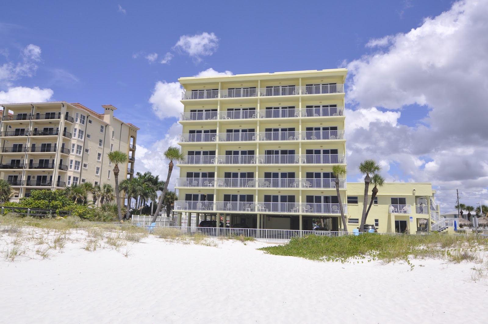 Commodore Beach Club