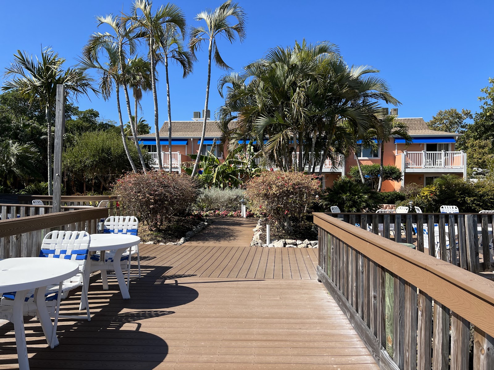 Smuggler'S Cove Resort