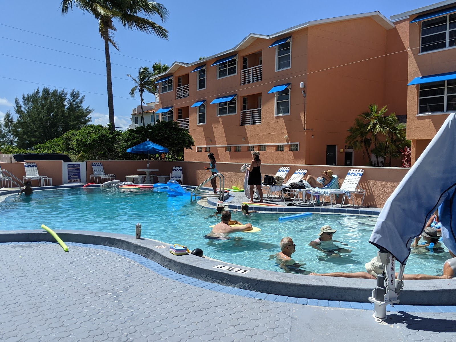 Smuggler'S Cove Resort