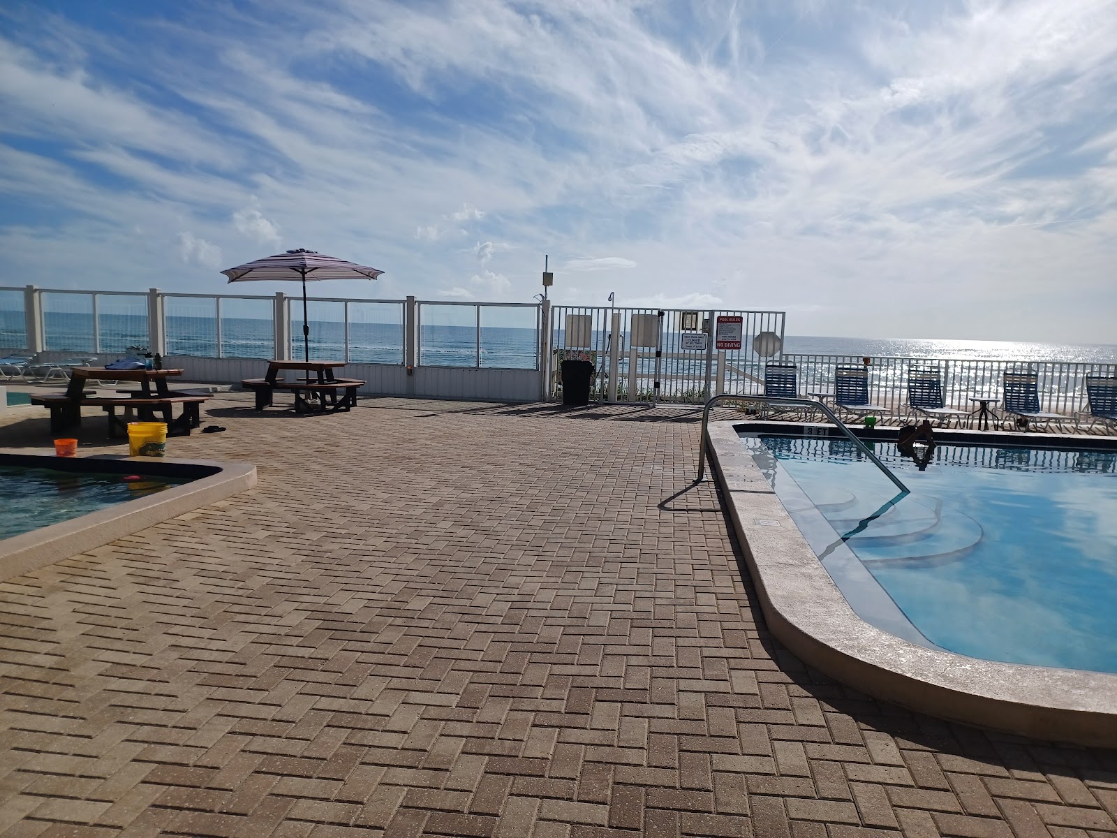 Traders Inn Beach Club