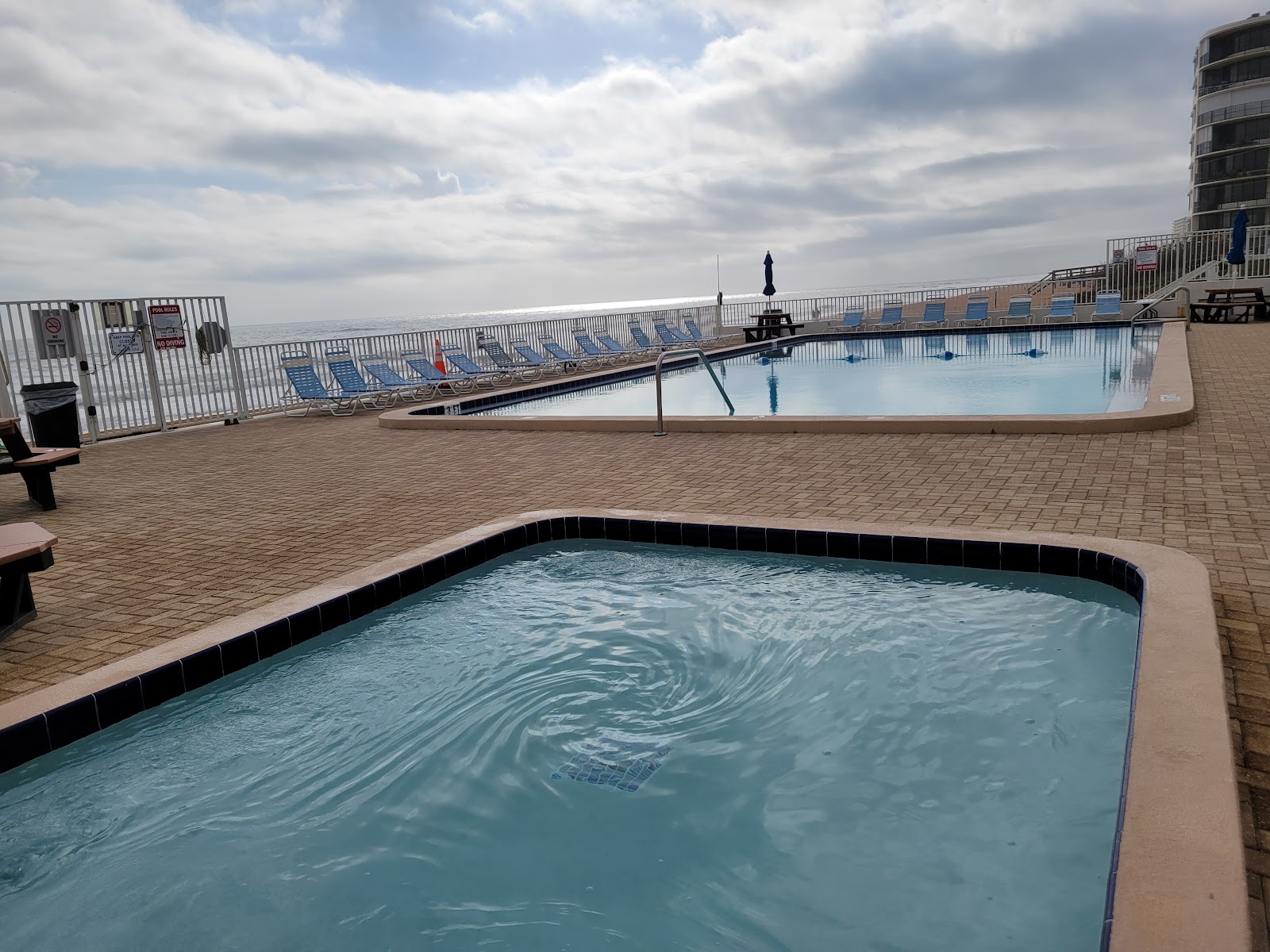 Traders Inn Beach Club