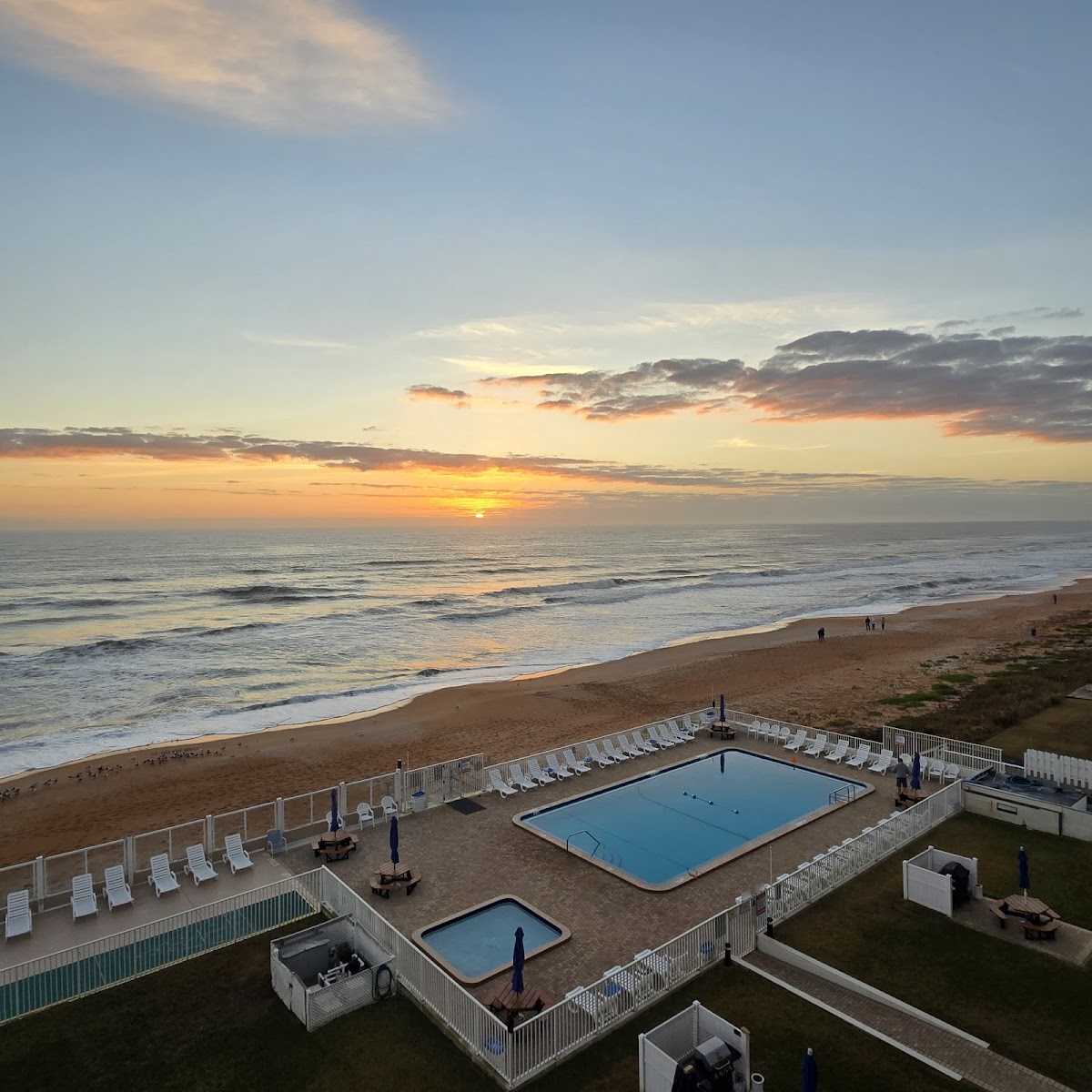 Traders Inn Beach Club