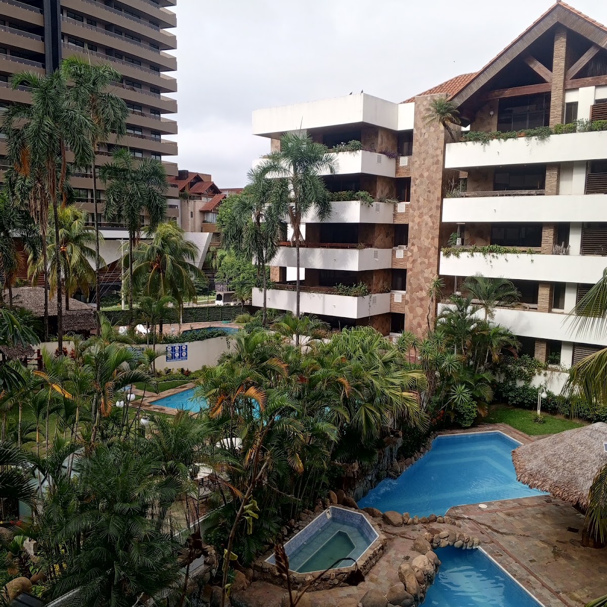 Yotaú All Suites Hotel