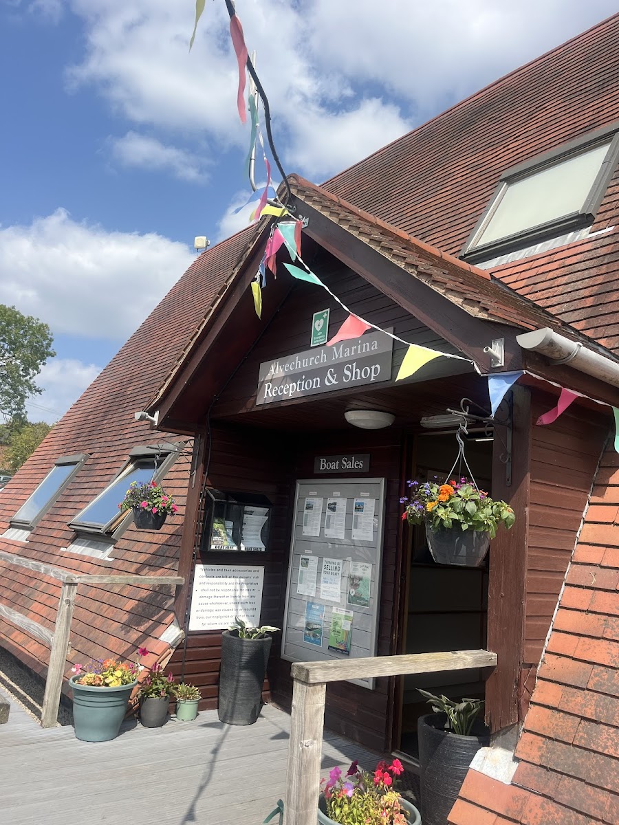 Canalboat Club at Alvechurch Marina Scarfield Warf Alvechurch