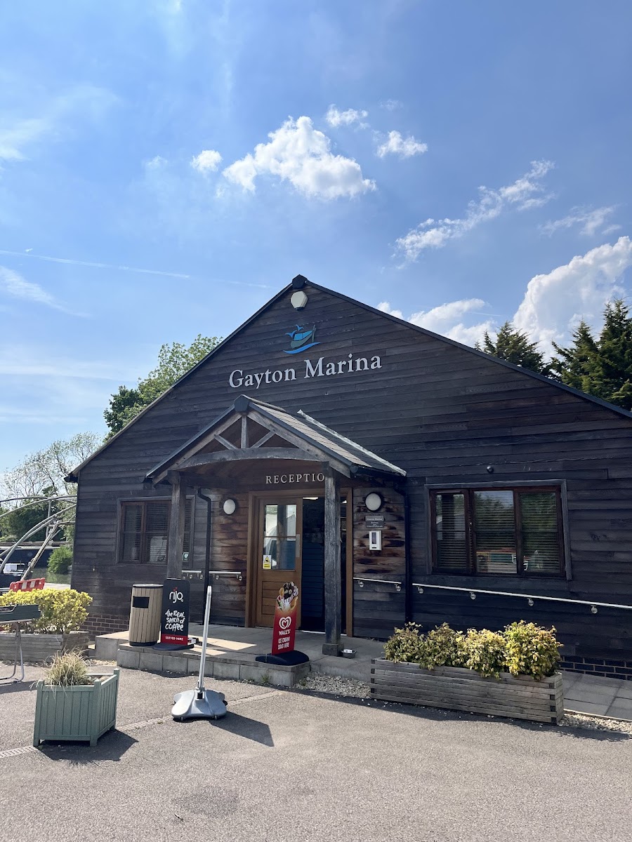 Canalboat Club at Gayton Marina Blisworth Arm