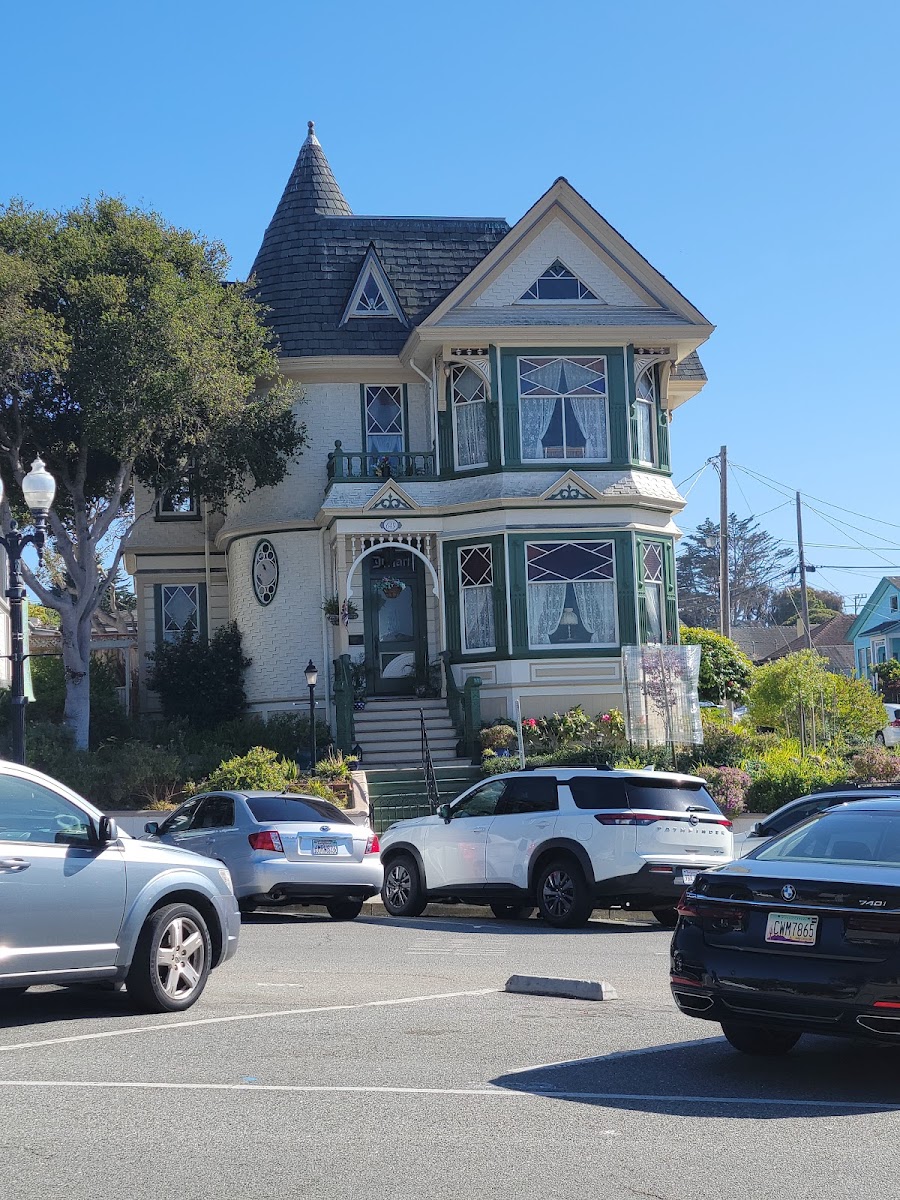 Pacific Grove Plaza