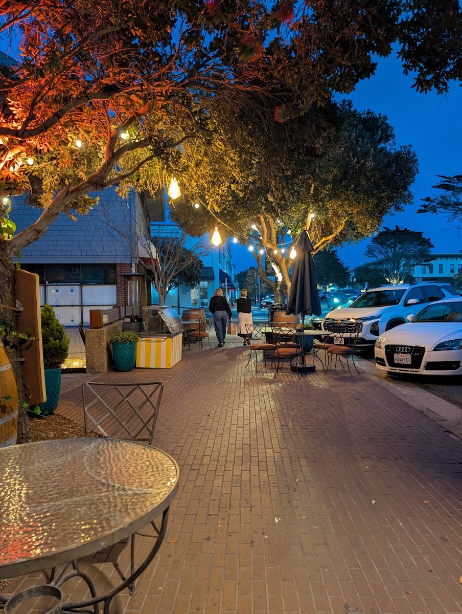 Pacific Grove Plaza