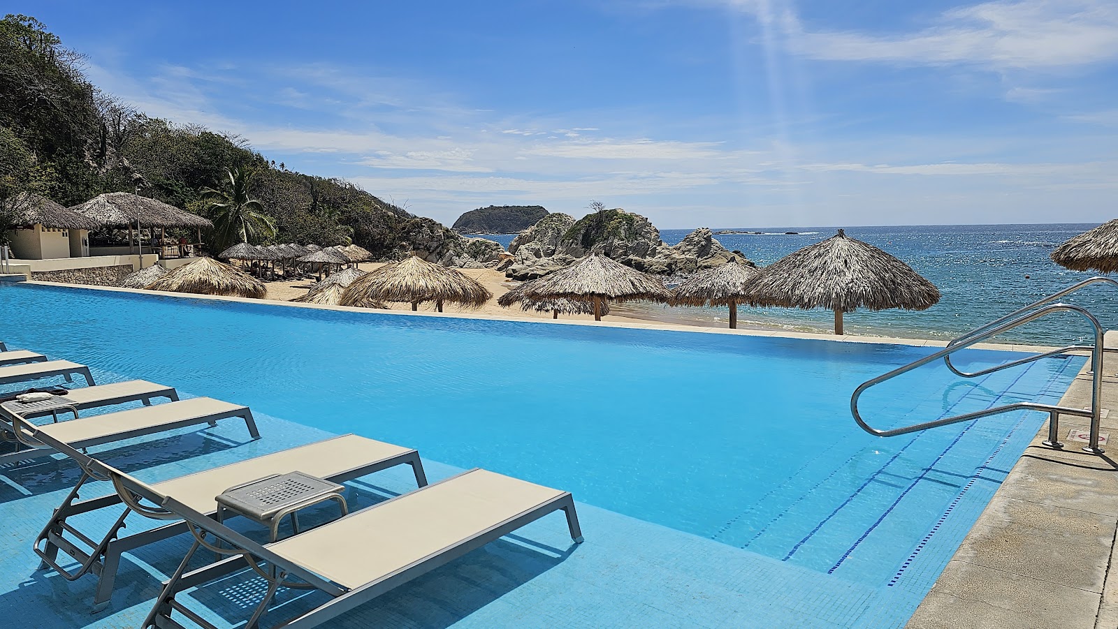 Dreams Huatulco Resort & Spa by UVC-4 Nights