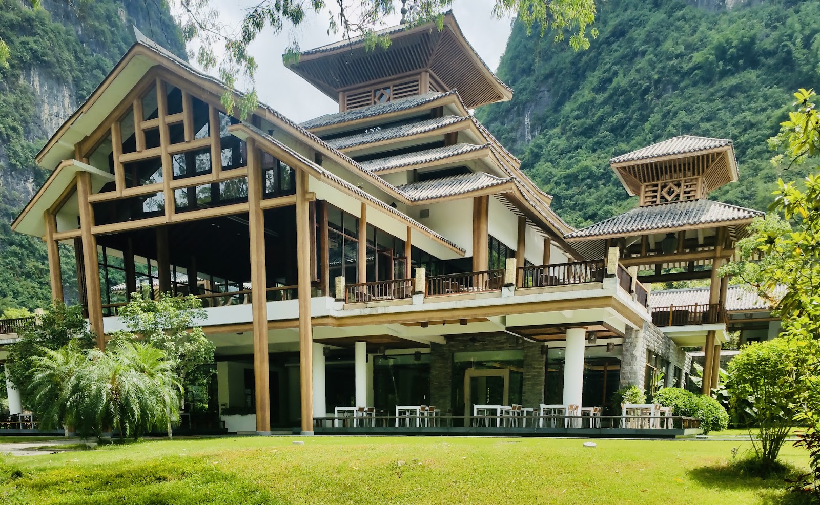 HIVC @ Yangshuo No 1 Yard - China