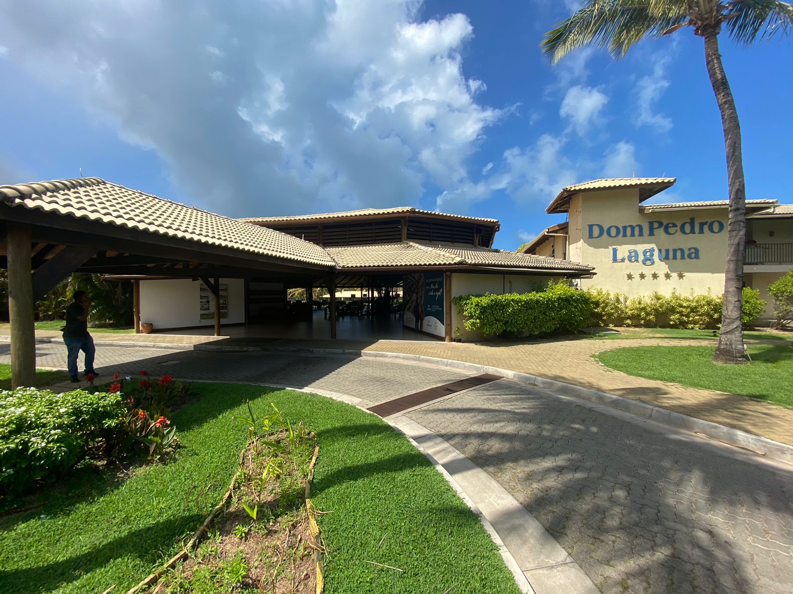 Dom Pedro Laguna Beach Villas & Golf Resort